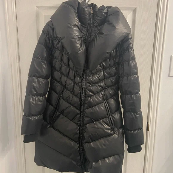 Black Puffer Coat: - Picture 4 of 4